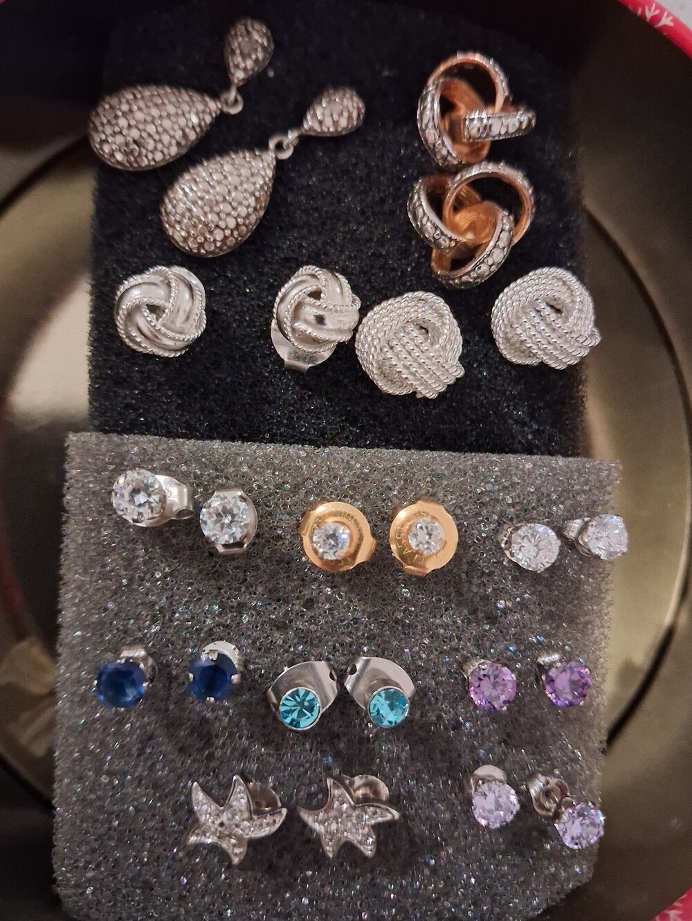 12 Sets Of Various Earrings